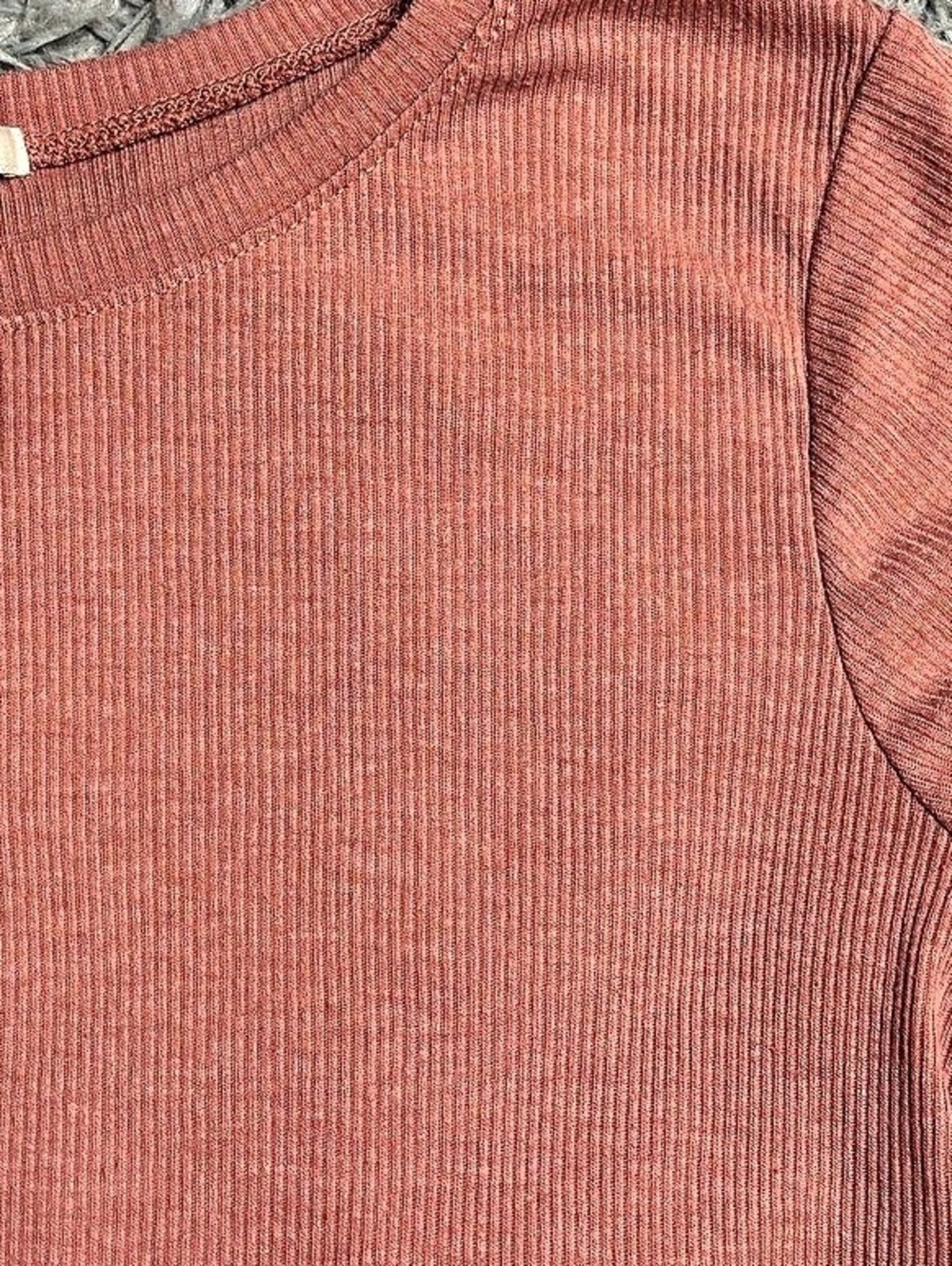 Bozzolo Ribbed Crop Top - Picture 8 of 11